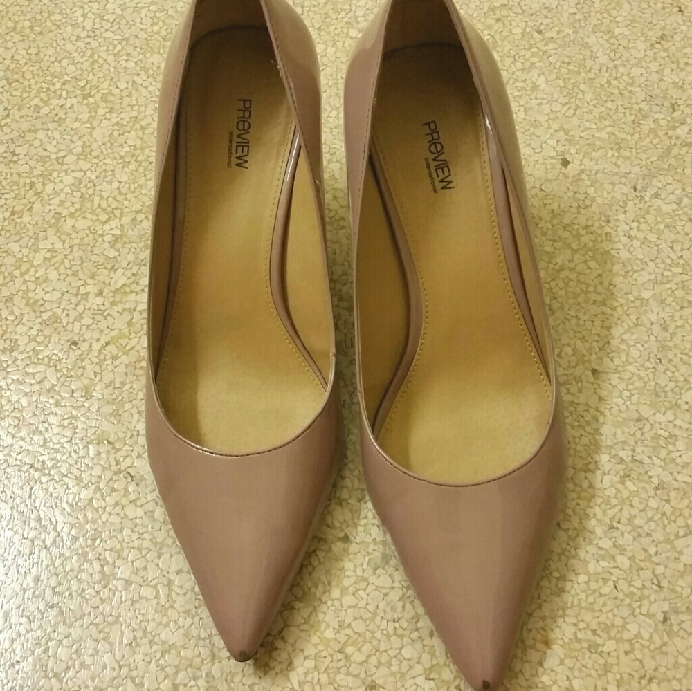 Women nude pink pump